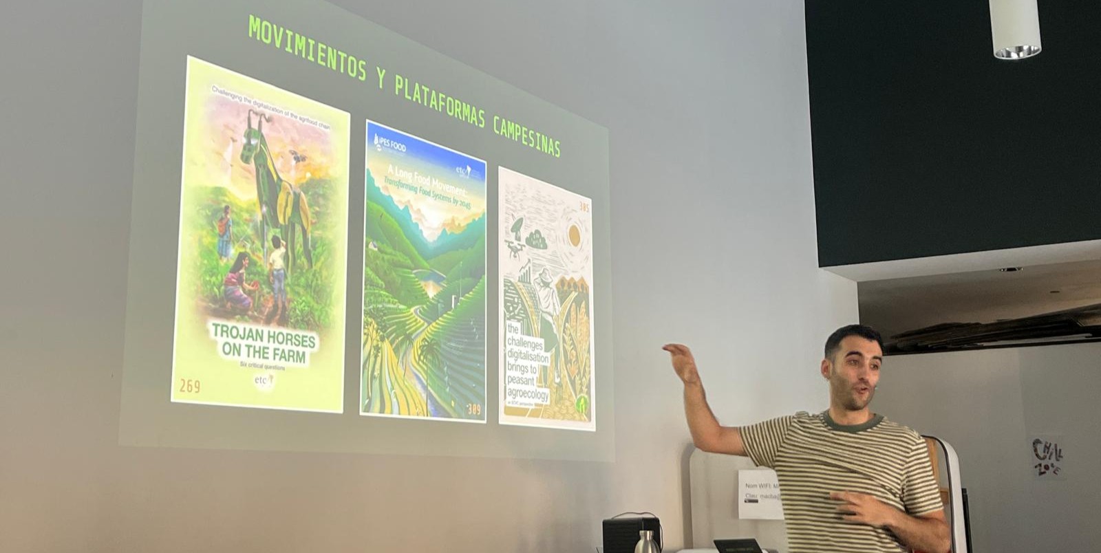 César Redrado presentando Movimientos y plataformas campesinas en la Cocina Escuela del MACBA